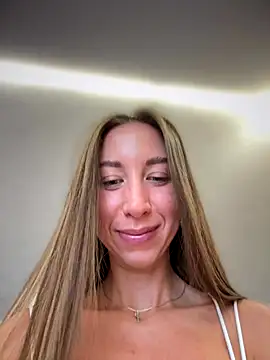 Snapshot of EvaCatt chatting on 12.21.25 EvaCatt online show from 12.21.25