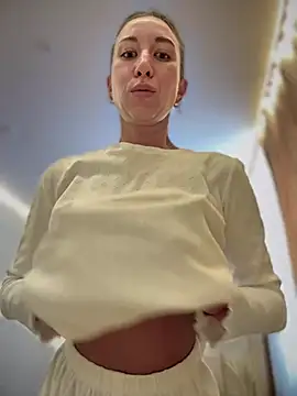 Snapshot of EvaCatt chatting on 01.15.26 EvaCatt online show from 01.15.26