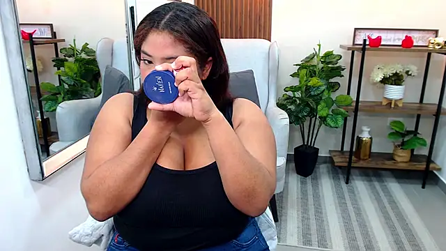 Snapshot of Kenya--Buhle chatting on 03.22.25 Kenya--Buhle online show from 03.22.25