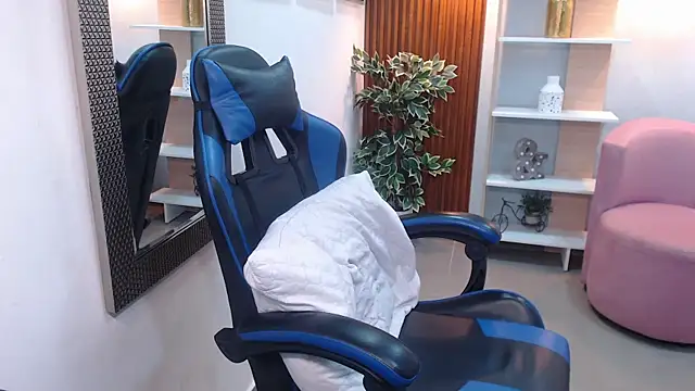 Snapshot of Kenya--Buhle chatting on 09.20.25 Kenya--Buhle online show from 09.20.25