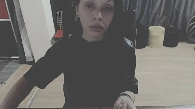 Snapshot of GoldenSasha chatting on 10.06.25 GoldenSasha online show from 10.06.25