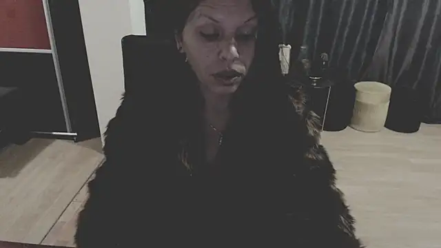 Snapshot of GoldenSasha chatting on 10.19.25 GoldenSasha online show from 10.19.25