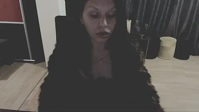 Snapshot of GoldenSasha chatting on 10.20.25 GoldenSasha online show from 10.20.25