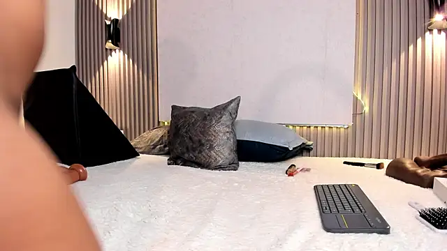 Zafiiraa online show from 02.20.25