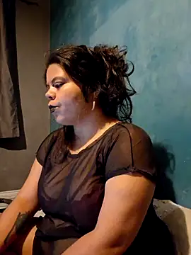 Snapshot of niCuNin chatting on 11.10.25 niCuNin online show from 11.10.25