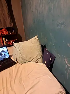 Snapshot of niCuNin chatting on 11.30.25 niCuNin online show from 11.30.25