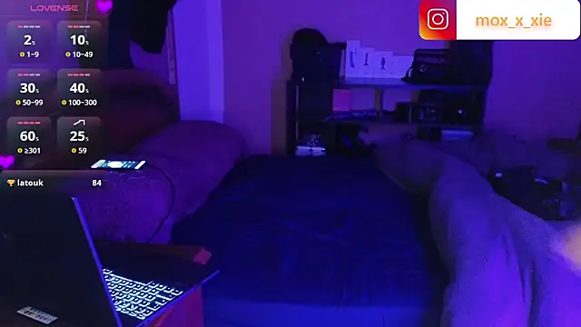 Moxxxie online show from 04.25.26