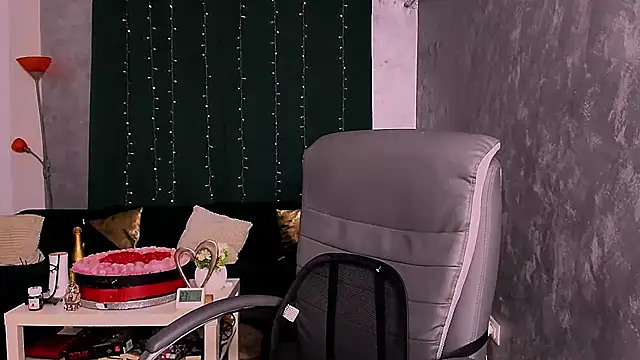 Snapshot of XoniaGraceful chatting on 01.21.25 XoniaGraceful online show from 01.21.25