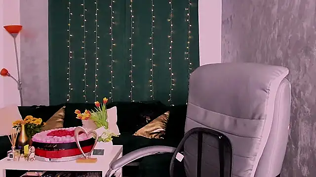 Snapshot of XoniaGraceful chatting on 02.28.25 XoniaGraceful online show from 02.28.25