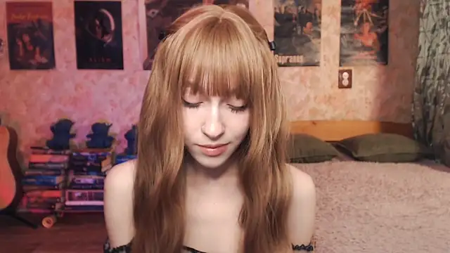 Snapshot of Friendly_Ellie chatting on 10.26.25 Friendly Ellie online show from 10.26.25