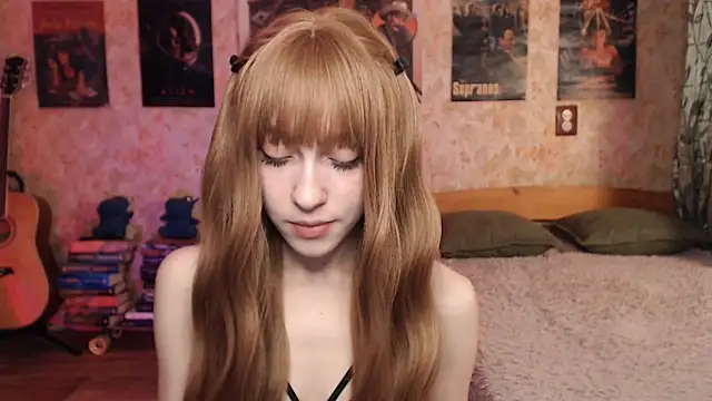 Snapshot of Friendly_Ellie chatting on 11.18.25 Friendly Ellie online show from 11.18.25