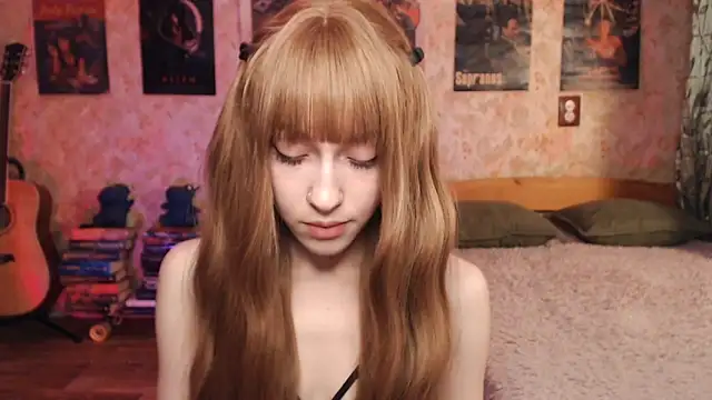 Snapshot of Friendly_Ellie chatting on 11.19.25 Friendly Ellie online show from 11.19.25