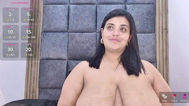 Snapshot of AmandaRousel chatting on 11.18.25 AmandaRousel online show from 11.18.25