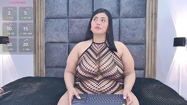 Snapshot of AmandaRousel chatting on 12.18.25 AmandaRousel online show from 12.18.25