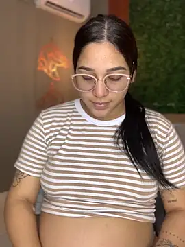 Snapshot of Amandanauty chatting on 02.17.25 Amandanauty online show from 02.17.25