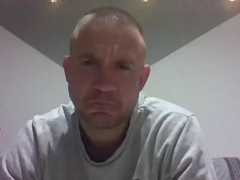 Snapshot of aroj95 chatting on 04.27.26 aroj95 online show from 04.27.26