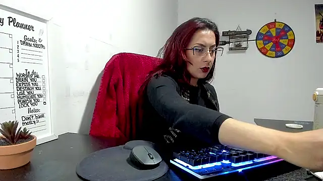 Snapshot of Scarlett_Sen chatting on 12.17.24 Scarlett Sen online show from 12.17.24