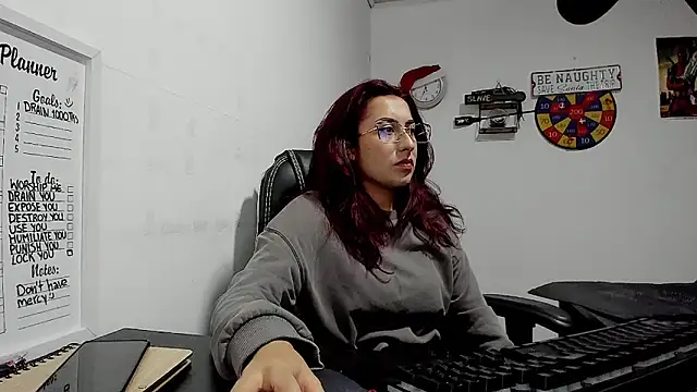 Snapshot of Scarlett_Sen chatting on 12.27.24 Scarlett Sen online show from 12.27.24