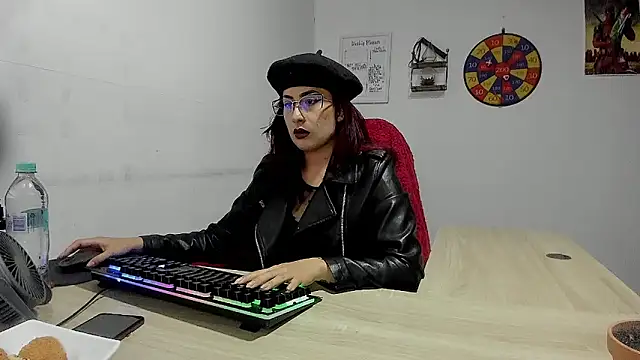 Snapshot of Scarlett_Sen chatting on 01.18.25 Scarlett Sen online show from 01.18.25