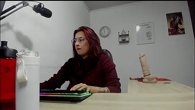 Snapshot of Scarlett_Sen chatting on 02.20.25 Scarlett Sen online show from 02.20.25