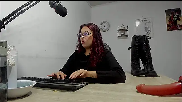 Snapshot of Scarlett_Sen chatting on 02.26.25 Scarlett Sen online show from 02.26.25