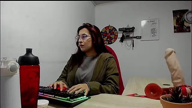 Snapshot of Scarlett_Sen chatting on 03.17.25 Scarlett Sen online show from 03.17.25