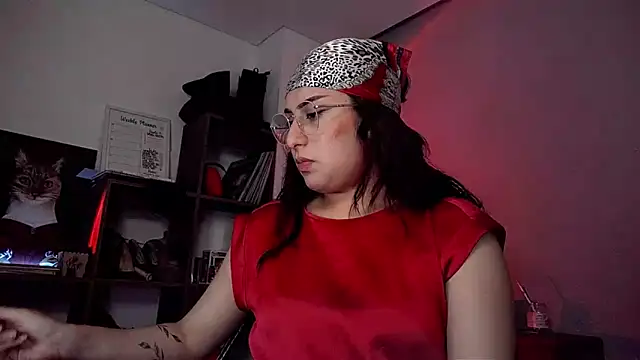 Snapshot of Scarlett_Sen chatting on 10.13.25 Scarlett Sen online show from 10.13.25