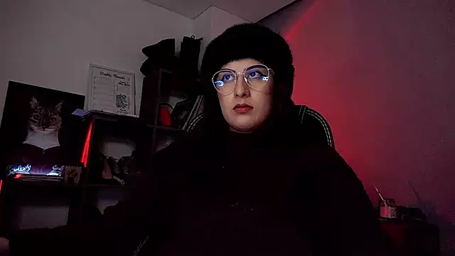 Snapshot of Scarlett_Sen chatting on 10.14.25 Scarlett Sen online show from 10.14.25