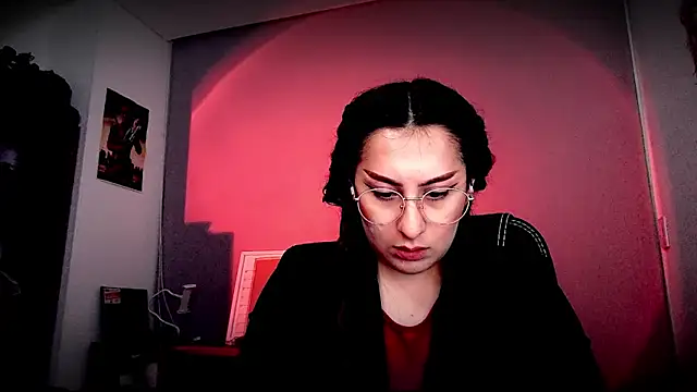 Snapshot of Scarlett_Sen chatting on 12.18.25 Scarlett Sen online show from 12.18.25