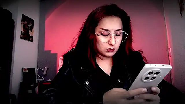 Snapshot of Scarlett_Sen chatting on 12.19.25 Scarlett Sen online show from 12.19.25