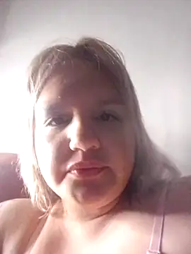 Snapshot of shaynarg chatting on 10.06.25 shaynarg online show from 10.06.25