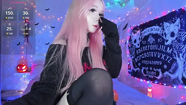 Snapshot of Misty_Shadow chatting on 10.31.25 Misty Shadow online show from 10.31.25