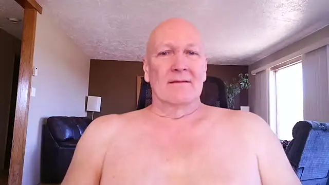 Snapshot of BasicAnt chatting on 02.16.26 BasicAnt online show from 02.16.26