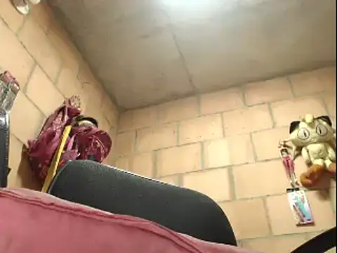 Snapshot of Camilalatin69 chatting on 10.20.25 Camilalatin69 online show from 10.20.25