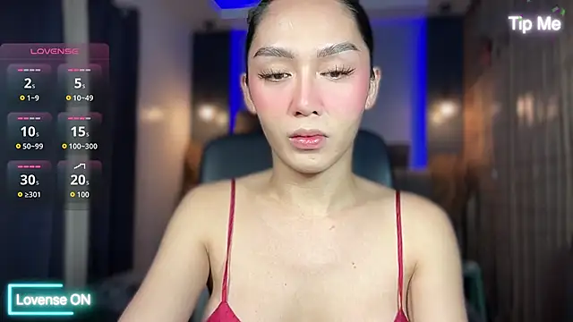 Snapshot of UrdreamTSgirl chatting on 11.05.25 UrdreamTSgirl online show from 11.05.25