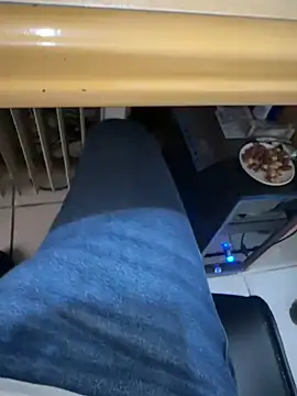 Snapshot of MAHKE12 chatting on 09.24.25 MAHKE12 online show from 09.24.25