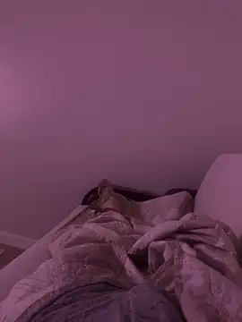 Snapshot of MAHKE12 chatting on 10.05.25 MAHKE12 online show from 10.05.25