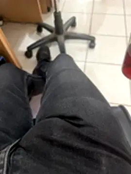 Snapshot of MAHKE12 chatting on 10.10.25 MAHKE12 online show from 10.10.25