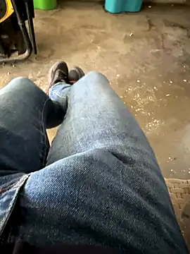 Snapshot of MAHKE12 chatting on 10.13.25 MAHKE12 online show from 10.13.25