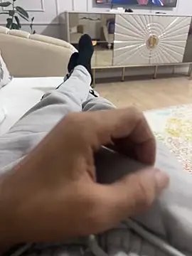 Snapshot of MAHKE12 chatting on 10.19.25 MAHKE12 online show from 10.19.25