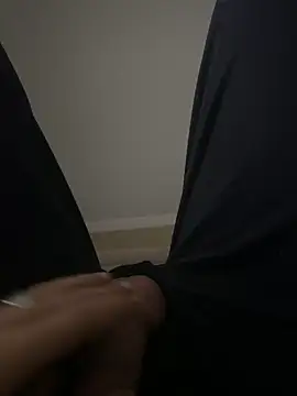 Snapshot of MAHKE12 chatting on 10.21.25 MAHKE12 online show from 10.21.25