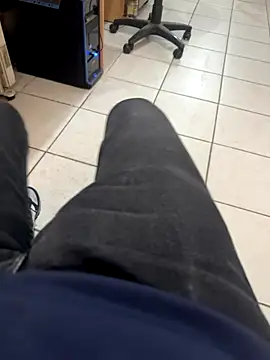 Snapshot of MAHKE12 chatting on 11.07.25 MAHKE12 online show from 11.07.25