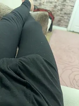 Snapshot of MAHKE12 chatting on 12.04.25 MAHKE12 online show from 12.04.25