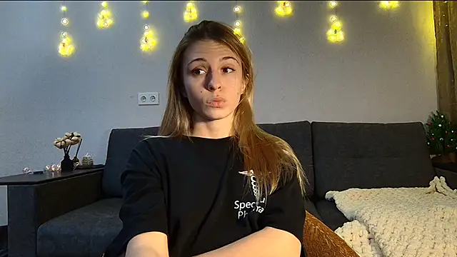 Snapshot of LovelyKatea chatting on 12.28.24 LovelyKatea online show from 12.28.24