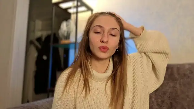 Snapshot of LovelyKatea chatting on 11.16.25 LovelyKatea online show from 11.16.25