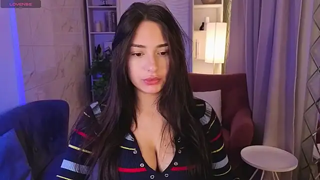 Snapshot of MilanaSugar chatting on 11.20.25 MilanaSugar online show from 11.20.25