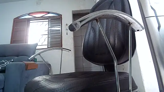 Snapshot of CherrylBee2022 chatting on 12.22.25 CherrylBee2022 online show from 12.22.25