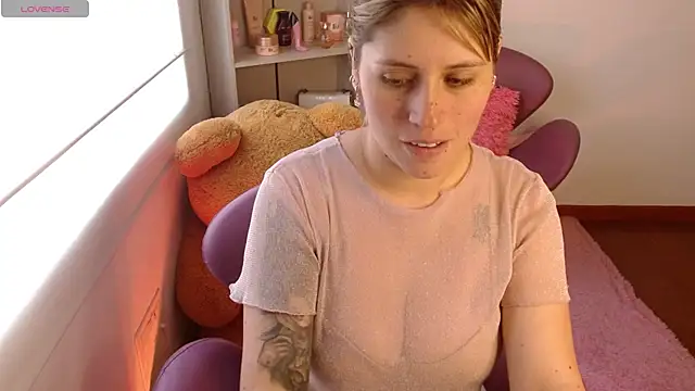 Snapshot of thamarajane chatting on 01.23.25 thamarajane online show from 01.23.25