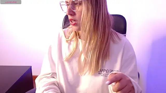 Snapshot of thamarajane chatting on 02.14.25 thamarajane online show from 02.14.25