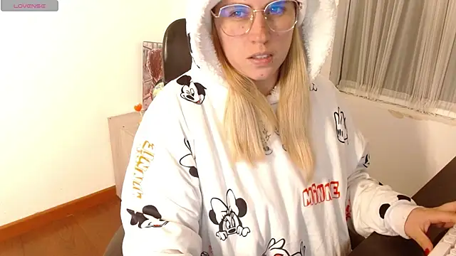 Snapshot of thamarajane chatting on 03.03.25 thamarajane online show from 03.03.25